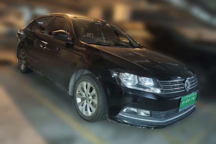Used Volkswagen Lavida 2015 230TSI DSG Comfort Edition Front Right 45 Deg
