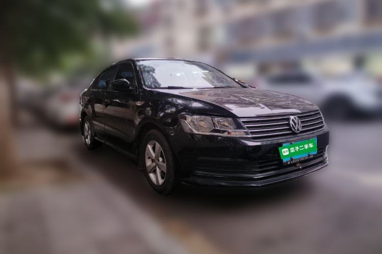 Used Volkswagen Lavida 2015 1.6L Manual Fashion Edition Front Right 45 Deg
