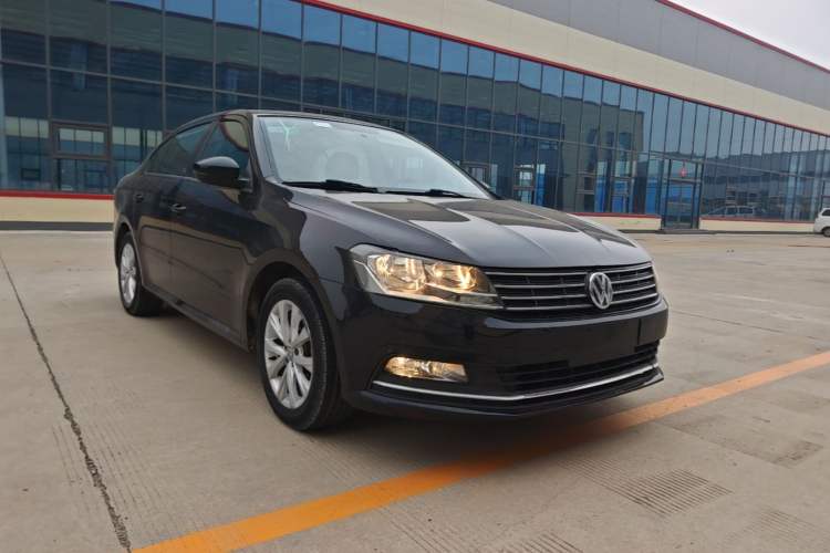 Used Volkswagen Lavida 2015 1.6L Manual Comfort Edition Front Right 45 Deg