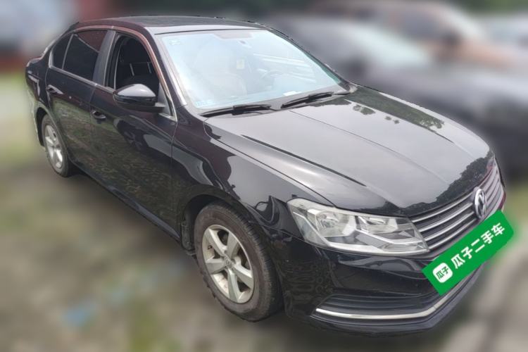Used Volkswagen Lavida 2015 1.6L Manual Fashion Edition Front Right 45 Deg