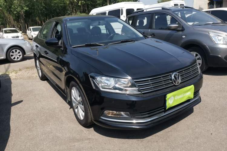 Used Volkswagen Lavida 2015 1.6L Manual Comfort Edition Front Right 45 Deg