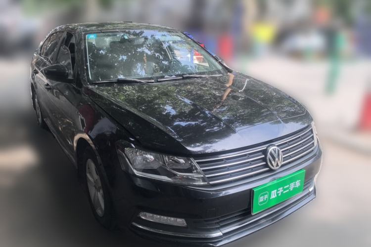 Used Volkswagen Lavida 2015 1.6L Manual Fashion Edition Front Right 45 Deg