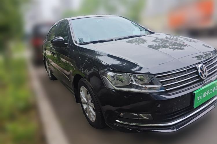 Used Volkswagen Lavida 2015 1.6L Automatic Comfort Edition Front Right 45 Deg