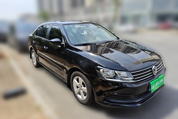 Used Volkswagen Lavida 2015 1.6L Automatic Fashion Edition Front Right 45 Deg