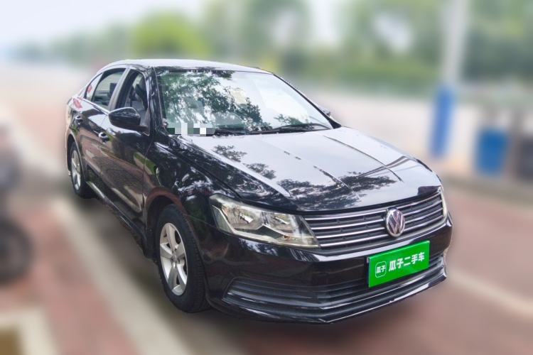 Used Volkswagen Lavida 2015 1.6L Manual Fashion Edition Front Right 45 Deg