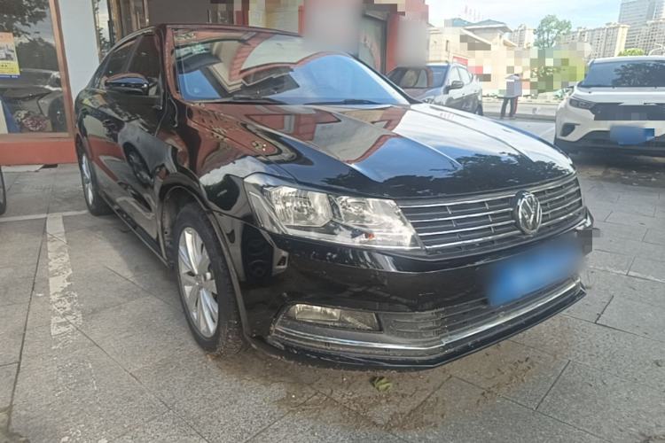 Used Volkswagen Lavida 2015 1.6L Automatic Comfort Edition Front Right 45 Deg