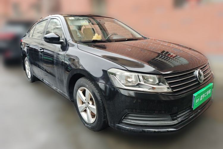 Used Volkswagen Lavida 2015 1.6L Manual Fashion Edition Front Right 45 Deg