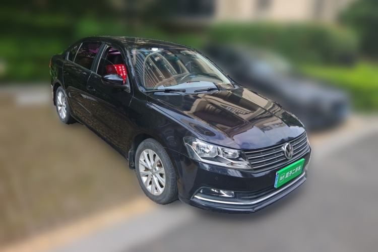 Used Volkswagen Lavida 2015 1.6L Manual Comfort Edition Front Right 45 Deg