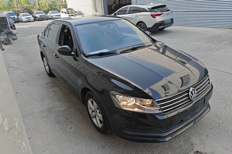 Used Volkswagen Lavida 2015 1.6L Automatic Fashion Edition Front Right 45 Deg