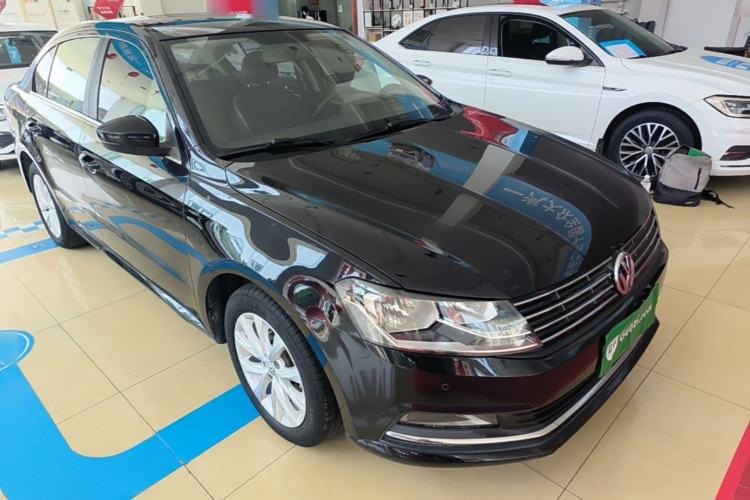 Used Volkswagen Lavida 2015 1.6L Automatic Comfort Edition Front Right 45 Deg