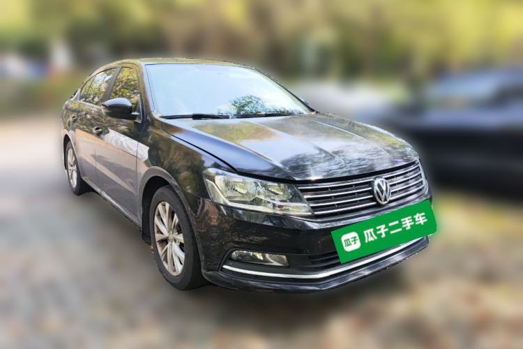 Used Volkswagen Lavida 2015 230TSI DSG Comfort Edition Front Right 45 Deg