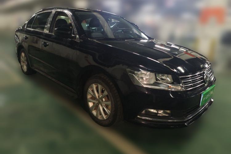 Used Volkswagen Lavida 2015 1.6L Automatic Comfort Edition Front Right 45 Deg