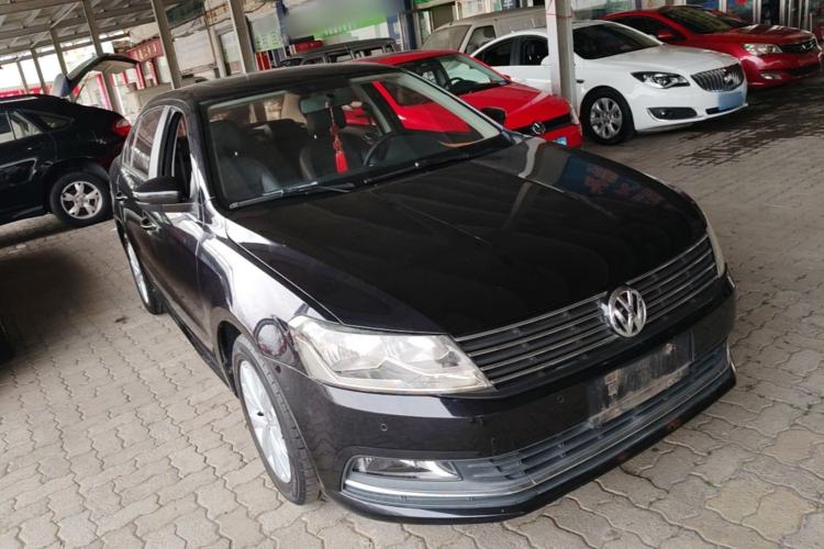 Used Volkswagen Lavida 2015 230TSI DSG Comfort Edition Front Right 45 Deg