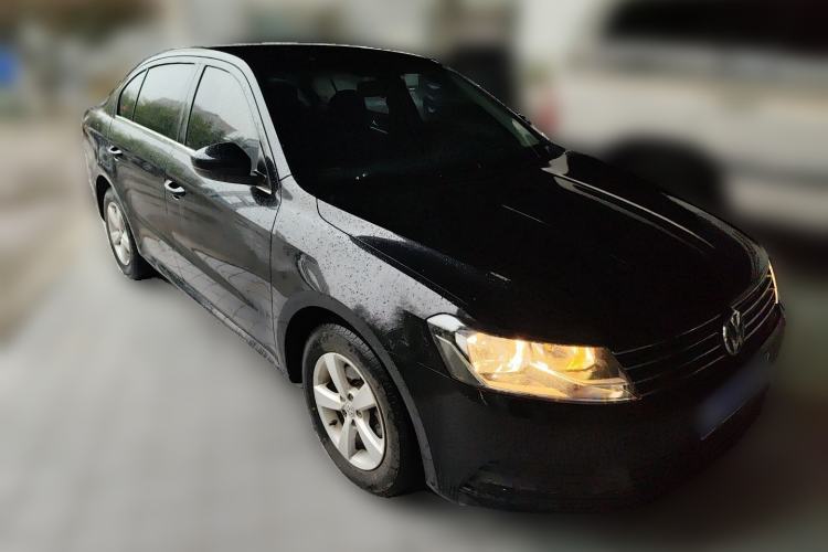 Used Volkswagen Lavida 2015 1.6L Manual Fashion Edition Front Right 45 Deg