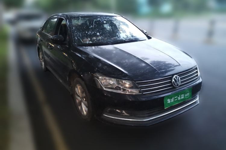 Used Volkswagen Lavida 2015 1.6L Automatic Comfort Edition Front Right 45 Deg