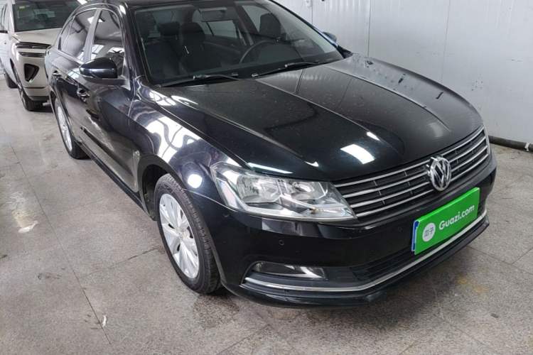 Used Volkswagen Lavida 2015 1.6L Automatic Comfort Edition Front Right 45 Deg