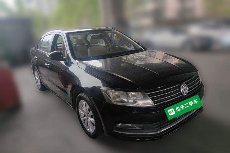 Used Volkswagen Lavida 2015 230TSI DSG Comfort Edition Front Right 45 Deg