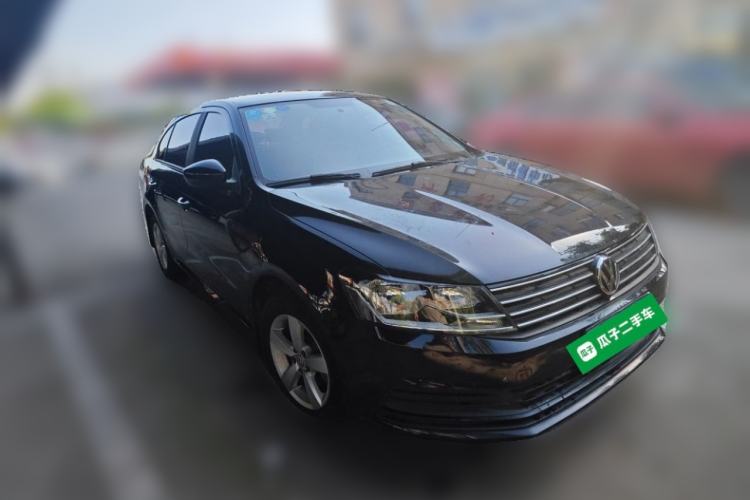 Used Volkswagen Lavida 2015 1.6L Manual Fashion Edition Front Right 45 Deg