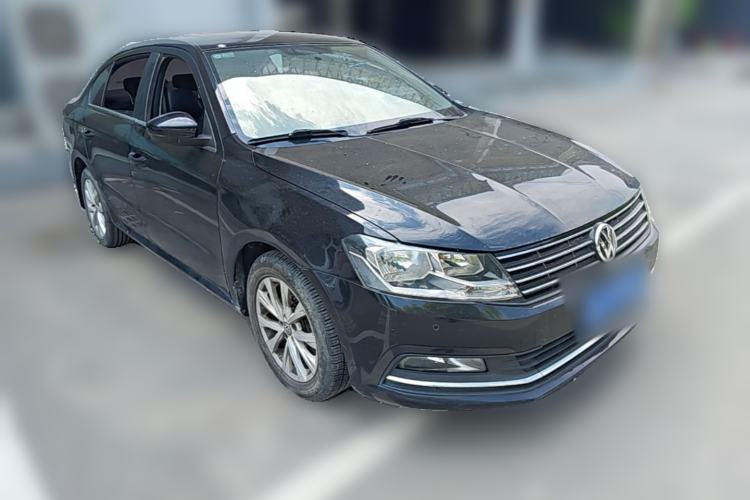 Used Volkswagen Lavida 2015 230TSI DSG Comfort Edition Front Right 45 Deg
