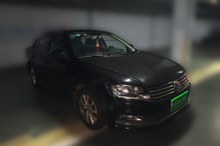 Used Volkswagen Lavida 2015 230TSI DSG Comfort Edition Front Right 45 Deg