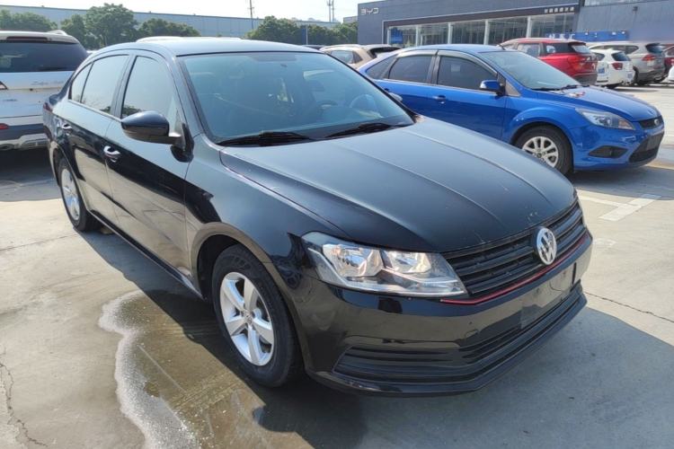 Used Volkswagen Lavida 2015 1.6L Automatic Fashion Edition Front Right 45 Deg