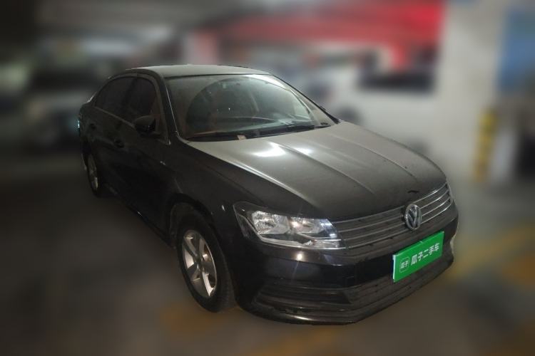 Used Volkswagen Lavida 2015 1.6L Manual Fashion Edition Front Right 45 Deg