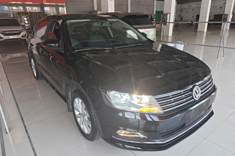 Used Volkswagen Lavida 2015 1.6L Automatic Comfort Edition Front Right 45 Deg