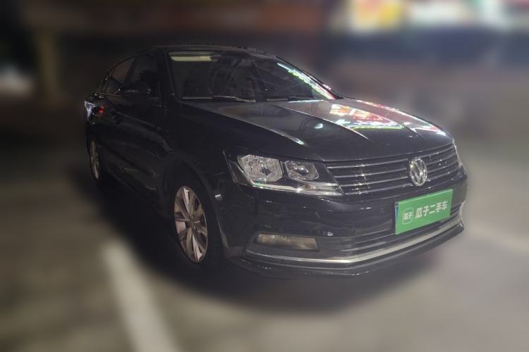 Used Volkswagen Lavida 2015 230TSI DSG Comfort Edition Front Right 45 Deg