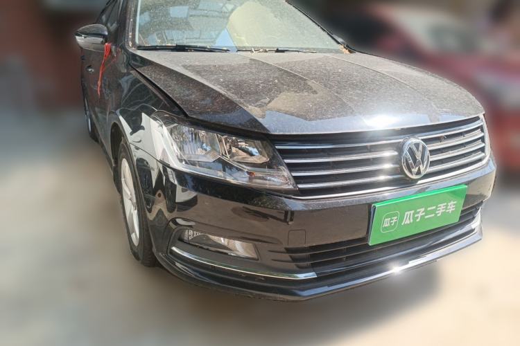 Used Volkswagen Lavida 2015 1.6L Manual Fashion Edition Front Right 45 Deg