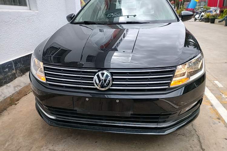 Used Volkswagen Lavida 2015 1.6L Manual Fashion Edition Front