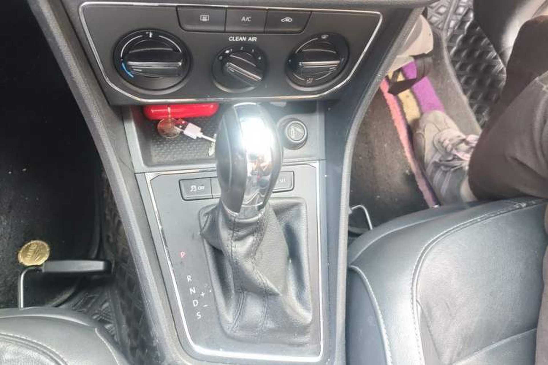 Used Volkswagen Lavida 2015 1.6L Automatic Comfort Edition Gear Lever