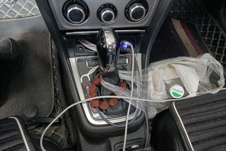 Used Volkswagen Lavida 2015 1.6L Automatic Fashion Edition Gear Lever