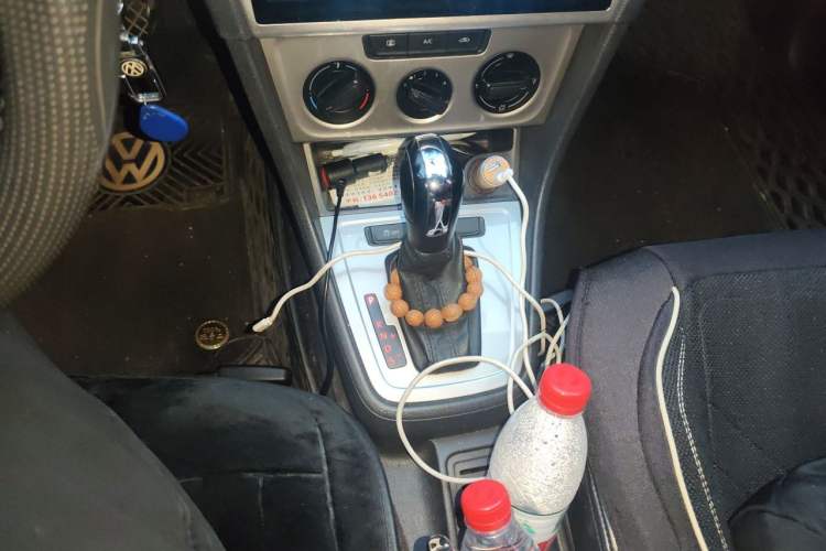 Used Volkswagen Lavida 2015 1.6L Automatic Fashion Edition Gear Lever