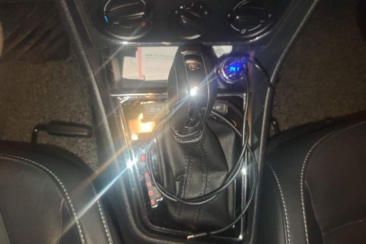 Used Volkswagen Lavida 2015 1.6L Automatic Comfort Edition Gear Lever