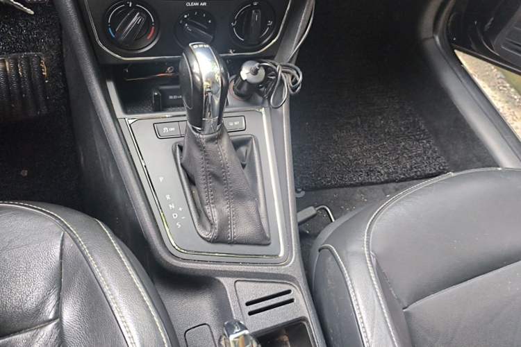 Used Volkswagen Lavida 2015 230TSI DSG Comfort Edition Gear Lever