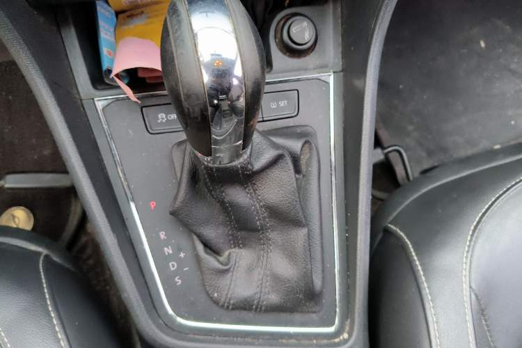 Used Volkswagen Lavida 2015 1.6L Automatic Comfort Edition Gear Lever