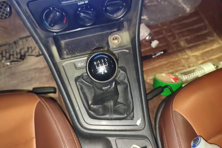 Used Volkswagen Lavida 2015 1.6L Manual Fashion Edition Gear Lever