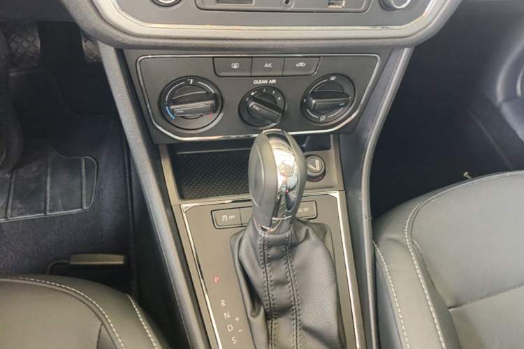Used Volkswagen Lavida 2015 1.6L Automatic Comfort Edition Gear Lever