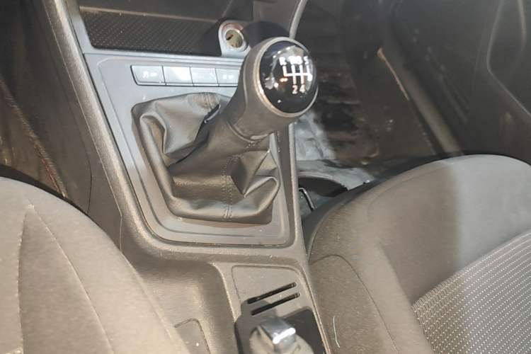 Used Volkswagen Lavida 2015 1.6L Manual Fashion Edition Gear Lever