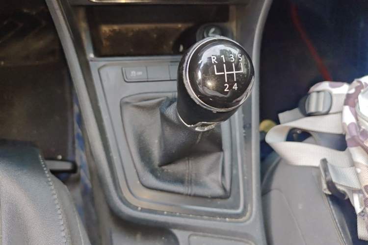 Used Volkswagen Lavida 2015 1.6L Manual Fashion Edition Gear Lever