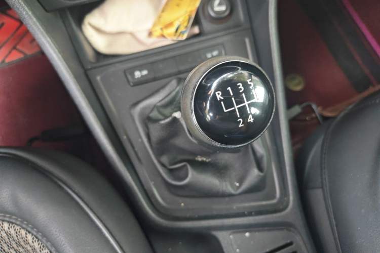 Used Volkswagen Lavida 2015 1.6L Manual Fashion Edition Gear Lever