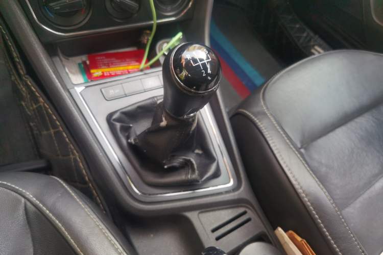 Used Volkswagen Lavida 2015 1.6L Manual Comfort Edition Gear Lever