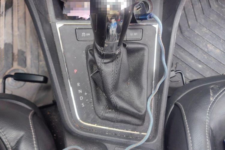Used Volkswagen Lavida 2015 1.6L Automatic Comfort Edition Gear Lever