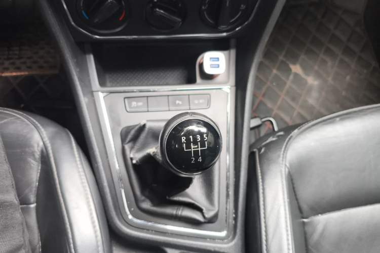 Used Volkswagen Lavida 2015 1.6L Manual Comfort Edition Gear Lever