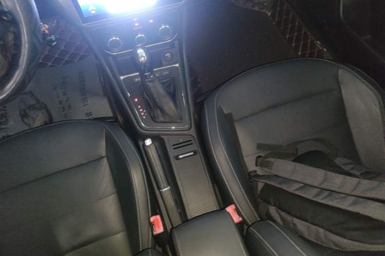 Used Volkswagen Lavida 2015 1.6L Automatic Comfort Edition Gear Lever