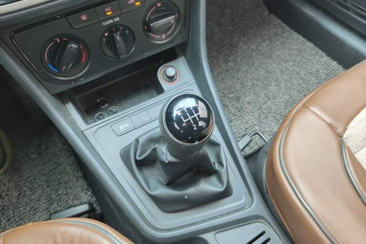 Used Volkswagen Lavida 2015 1.6L Manual Fashion Edition Gear Lever
