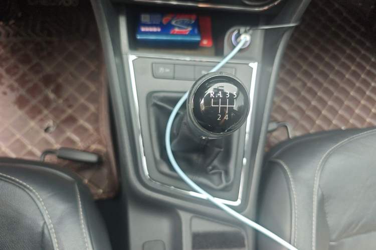 Used Volkswagen Lavida 2015 1.6L Manual Comfort Edition Gear Lever