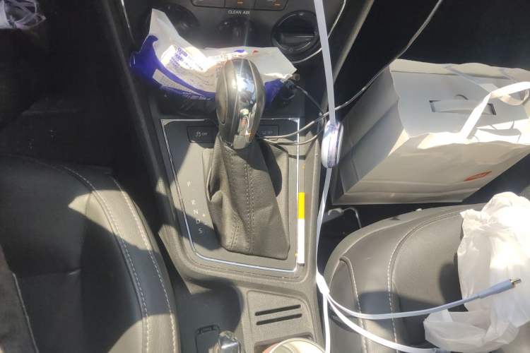 Used Volkswagen Lavida 2015 1.6L Automatic Comfort Edition Gear Lever