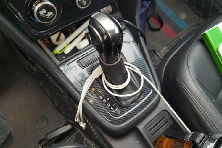 Used Volkswagen Lavida 2015 1.6L Automatic Fashion Edition Gear Lever