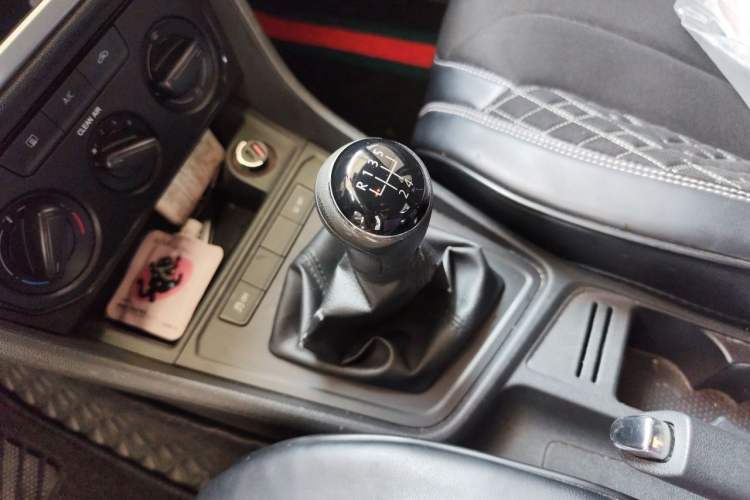 Used Volkswagen Lavida 2015 1.6L Manual Fashion Edition Gear Lever